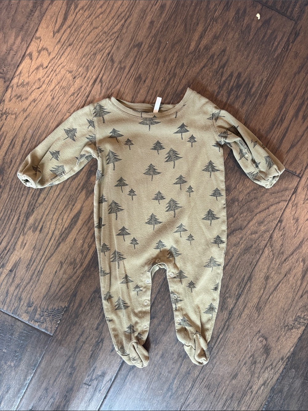 Rylee cru Kids green Tree-Print One-Piece Footed Romper